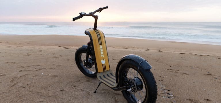 An ideal electric scooter for hikes in the forest, in the mountains, on the beach or for bitumen. Versatility by Zosh!