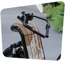 Folding handlebar that folds down (very practical for storage in motorhome holds, 98 cm high once the handlebar is folded.